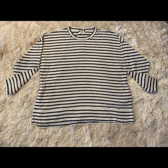 Super cute navy/cream stripe boxy sweatshirt. Like new. Casual and comfy. M. - Picture 3 of 3